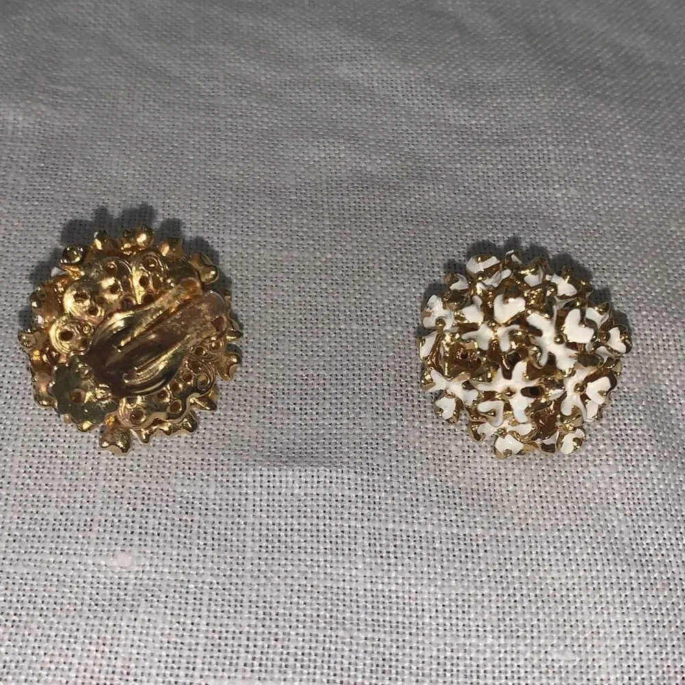 Vintage Un Marked‎ Gold Tone White Enamel Floral Dome Clip on Earrings